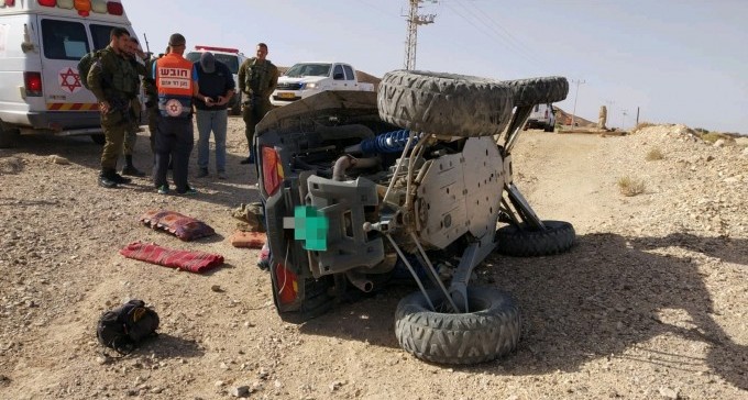 מאירועי החג: תאונה מזרחית למצפה רמון, צבועה חולצה מנקיק סלע