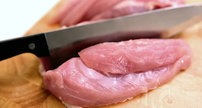 סגרו חשבונות במשחטת עופות: בן 40 נורה, מצבו קשה