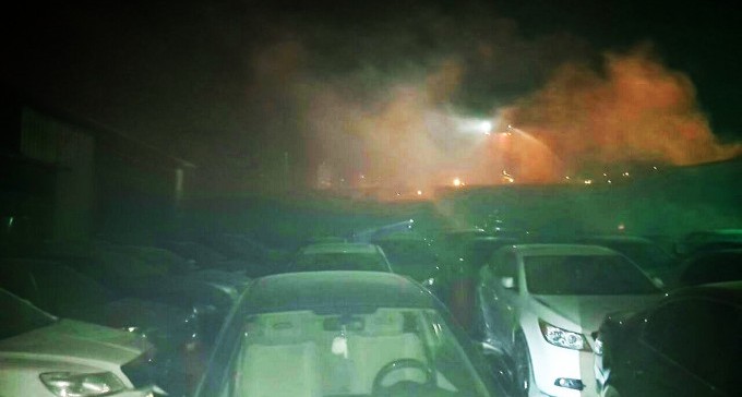 דליקת ענק במגרש חניה: 35 מכוניות עלו באש