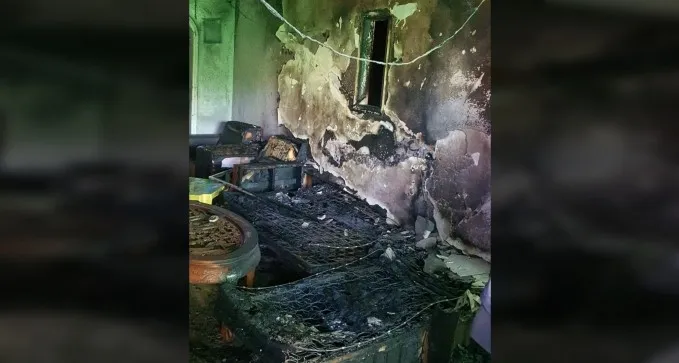 דירה נשרפה כליל ברח' סוקולוב - בגלל תקלה במזגן
