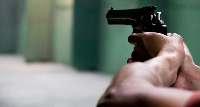 יריות - באמצע הרצאה נגד אלימות בבית ספר