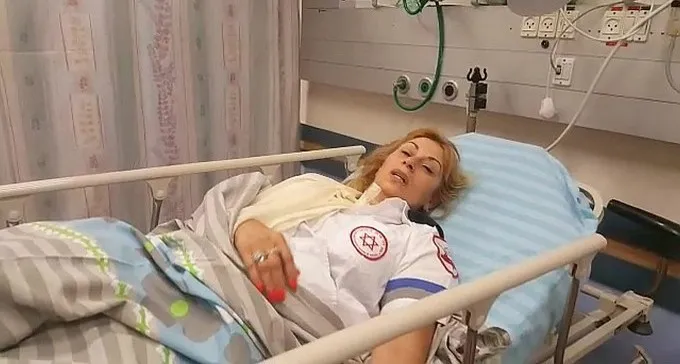 חובשת הוכתה - כי הבעל לא אהב שהיא מדברת עם אישתו