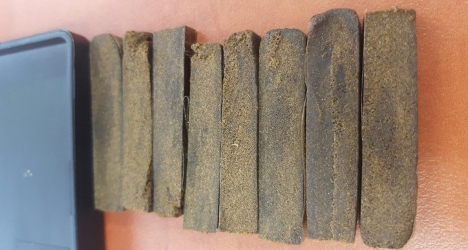 גם נהג בפסילה, גם ברח לשוטרים וגם הבריח אצבעות חשיש