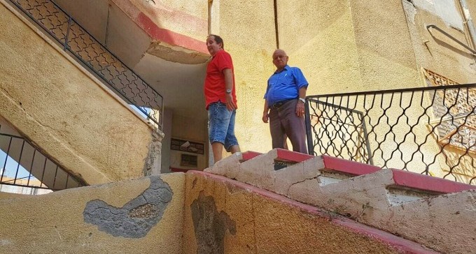 תיעוד וידאו: חשש לקריסת גרם מדרגות ברחוב הכנסת, התושבים מדברים