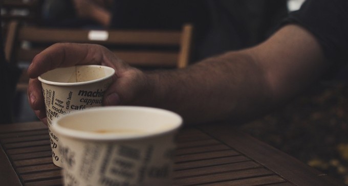 שוב חוזר הפרוטקשן: בן 30 מתל שבע סחט ואיים על עובדי בית קפה