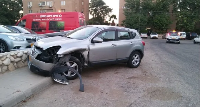כמעט אסון: השתוללו עם רכב וגרמו לתאונה