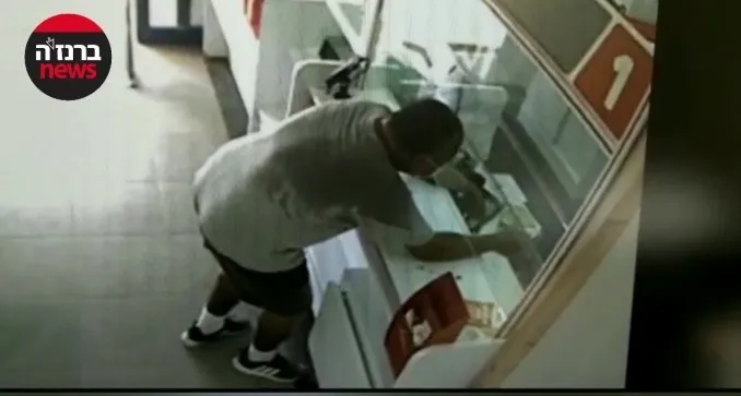 בלעדי / צפו: כך נשדד סניף הדואר ברח' הנרייטה סולד