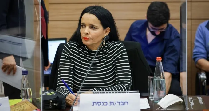 ''כל יום הילדים ננשכים על ידי כלבים בדרך לבית הספר''