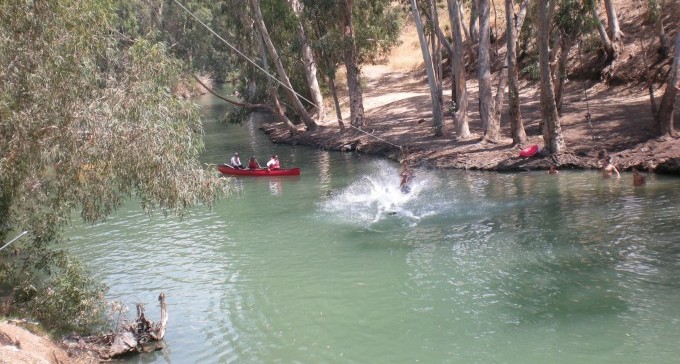שני נערים מחורה טבעו בנהר הירדן, מצבם קשה