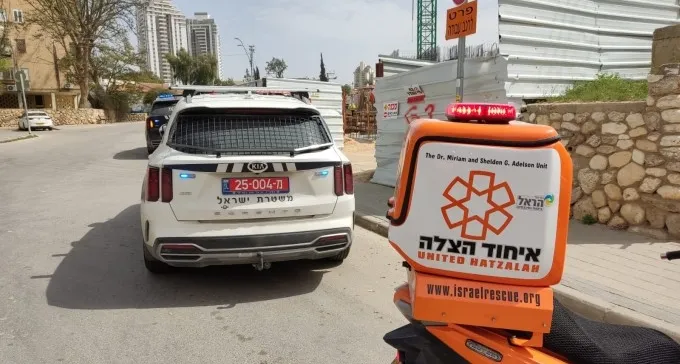 תאונת עבודה באתר בניה בשדרות יעלים - עובד נפצע בנפילה מגובה