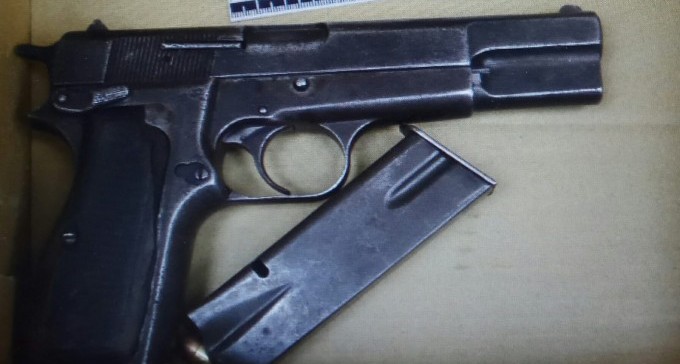 חשד: הסתכסך עם אחיו ואיים עליו בנשק דרוך