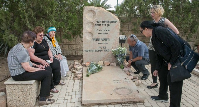 זוכרים את איז'ו: 21 שנה לפטירת יצחק רגר ז''ל