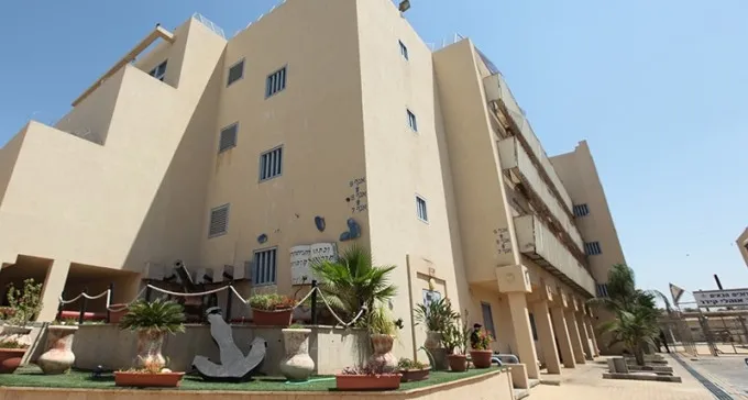 כתב אישום חמור: סוהרים בכלא אוהלי קידר היכו אסיר אזוק