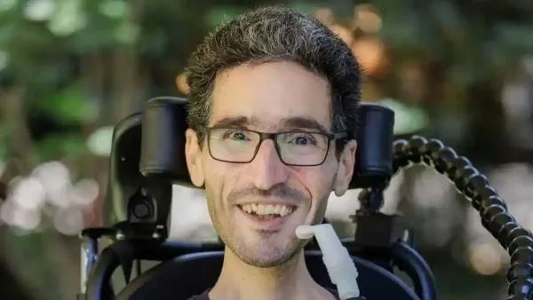 תושב מיתר עם ניוון שרירים הפך לדמות מעוררת השראה באירופה