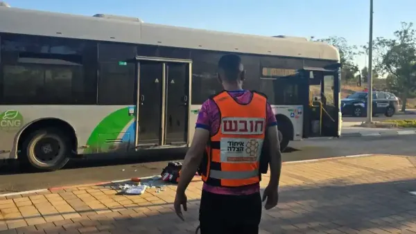 להבים: אישה כבת 60 נפצעה קשה מפגיעת אוטובוס בשדרות תמר