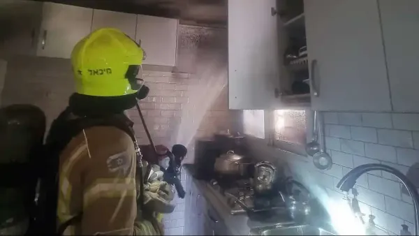 דירת נשרפה בשכונה י''א, נערך חיפוש אחרי לכודים