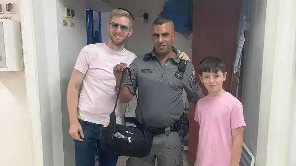 משפחה שכחה אלפי שקלים במתחם קניות, פקח מערד דאג להשיב את האבידה