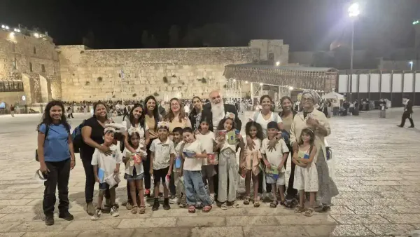 ילדי בני שמעון חגגו את קבלת הסידור הראשון