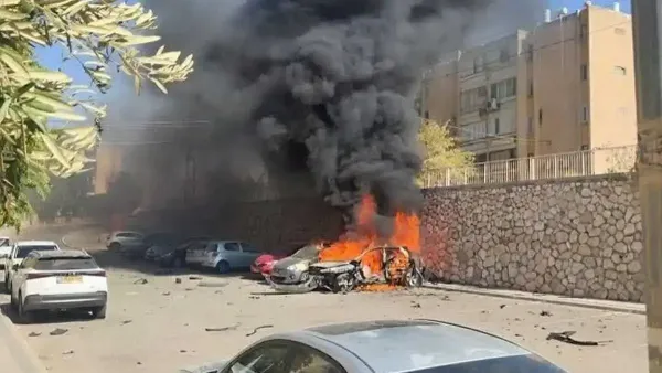 רכב התפוצץ ברחוב בני אור בבאר שבע, המשטרה חוקרת (תיעוד)