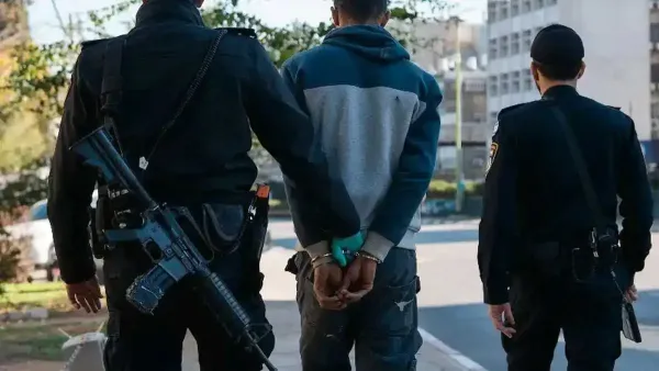 רעול פנים משגב שלום הגיע רכוב על קורקינט - וירה באדם מטווח קצר