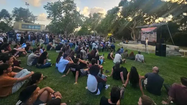 קיבוץ ניר יצחק ציין שנתיים לטבח ה־7 באוקטובר, שניים מבניו עדיין חטופים (תיעוד)