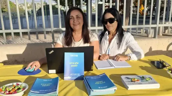 נציגי תאגיד המים והביוב 'מי שבע' השתתפו ביריד הזכויות של עיריית אופקים, שבו ניתנה לתושבים הדרכה אישית על חשבונות מים, תשלומים, שירותים דיגיטליים ושימוש חסכוני במים.