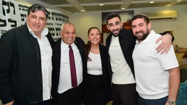 אלפים בדימונה חגגו את שובו של שגב כלפון מהשבי