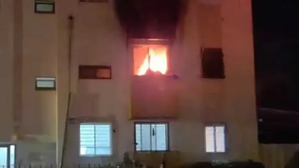 דיירים חולצו מדירה בוערת באופקים (וידאו)