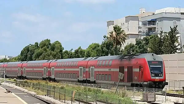 נוסעים בתחנת באר שבע מרכז בזמן שינויים בלוח הרכבות