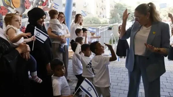 תקווה ואהבה: רעיית הנשיא ביקרה בגן לילדים חולי סרטן שנפגע מטיל איראני בבאר שבע