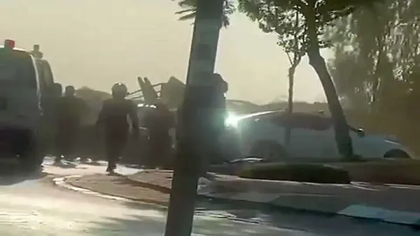 אירוע דריסה בצומת תל שבע: חשוד דרס אזרחים ונמלט (תיעוד)