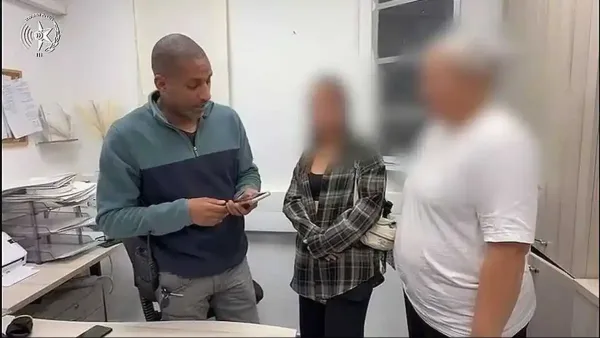 שוטרי תחנת באר שבע עוצרים חשוד בשוד טלפון נייד במהלך פעולה מהירה בעיר.