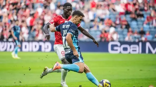 דן ביטון חוגג שלושער במדי הפועל באר שבע מול הפועל חיפה