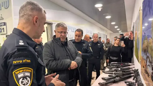 לוחמי משטרה ויחידות מיוחדות בפעילות לילית נגד חשודים בפזורה הבדואית במסגרת מבצע סדר חדש בנגב.