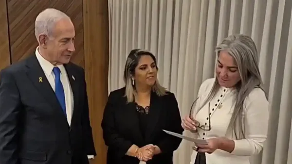 נילי אהרון, ראשת מועצת ירוחם, בפגישה רשמית עם ראש הממשלה בנימין נתניהו