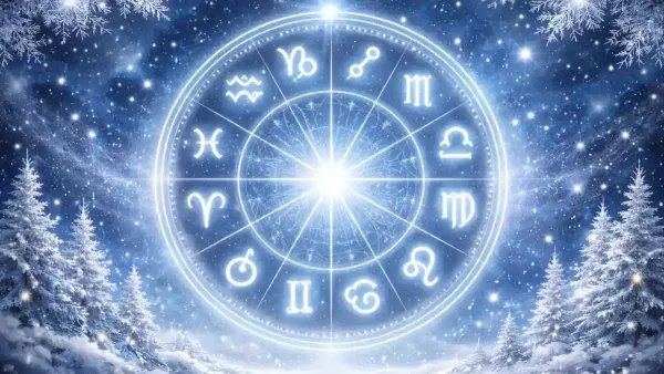 רקע קוסמי חורפי בגווני כחול וכסף, משדר סיום שנה והתחלה חדשה.