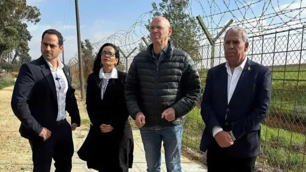 חברי סיעת יש עתיד נפגשים עם תושבים וראשי מועצות במהלך סיור ביישובי הנגב על רקע אירועי חדירה ופגיעה ברכוש