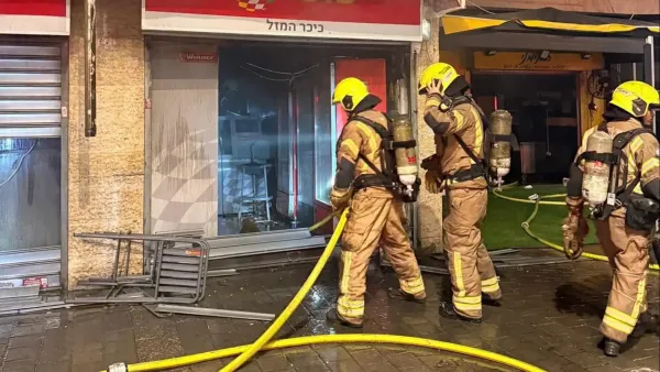 כוחות כיבוי והצלה בפעילות כיבוי שריפה בקיוסק בשכונת נווה זאב בבאר שבע