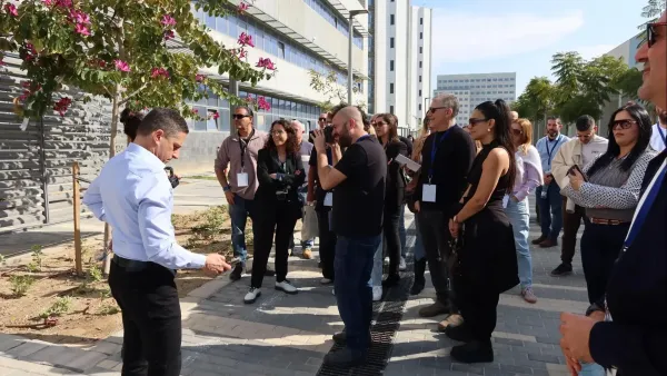 ראש עיריית באר שבע בסיור בשטחי קריות המודיעין והתקשוב יחד עם מובילי דעת קהל ויזמים, על רקע עבודות הקמה במתחם