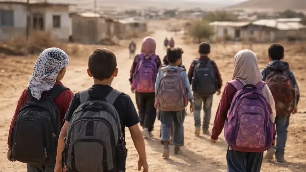 כיתה בבית ספר יסודי בדואי בנגב, מורה עומדת ליד הלוח וילדים יושבים בשולחנות צפופים