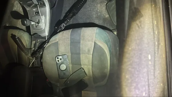 ניידת משטרה בזירת תפיסת נשק בכסייפה לאחר מרדף משטרתי