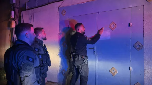 ניידת משטרה ביישוב לקייה במהלך פעילות אכיפה