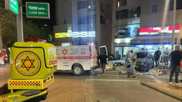 אמבולנס מדא בזירת תאונת דרכים ברחוב אליעזר שמאלי בבאר שבע