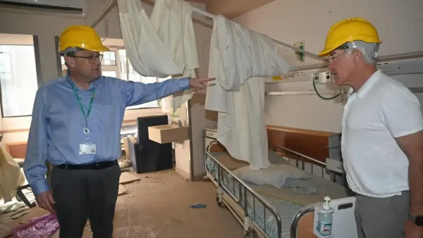 ביקור בבניין ההרוס