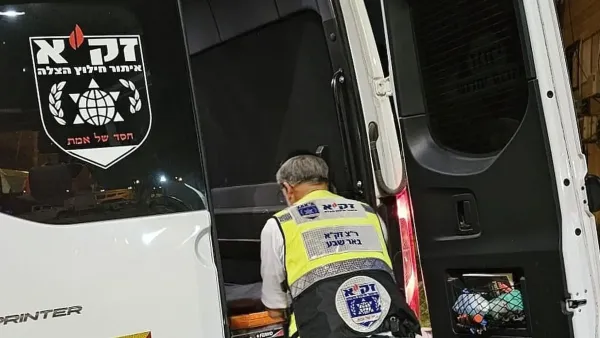 צוותי זק״א ומד״א בזירת האירוע בבאר שבע במהלך הלילה