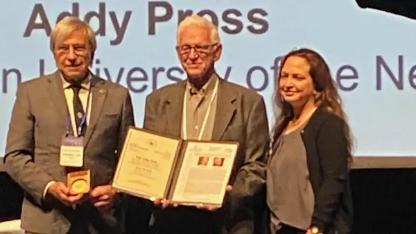 זוכי הפרסים היוקרתיים