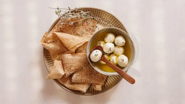 גבינות צאן של פרויקט ואדי עתיר המיוצרות בחווה בדואית בנגב ומוגשות במסעדות בישראל