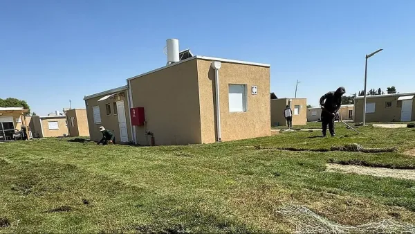 החל פינוי הקרוואנים בעומר: אחרי שנתיים, קהילת כיסופים שבה הביתה