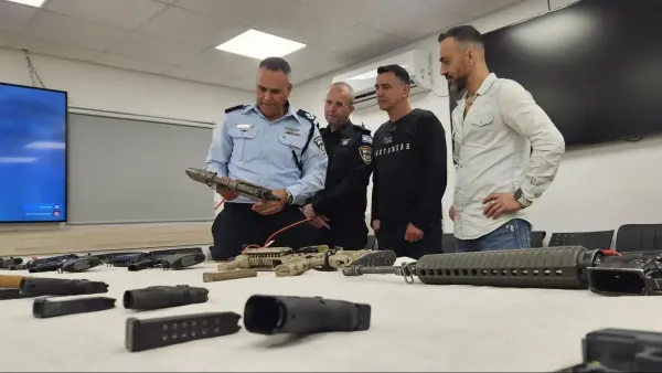 סוכנים סמויים חדרו לכנופיות פשע בדרום: עשרות נעצרו, נתפסו כמויות של נשק ואמצעי לחימה (וידאו)