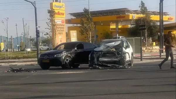 פצועים בתאונה סמוך לצומת איקאה בבאר שבע (תיעוד)